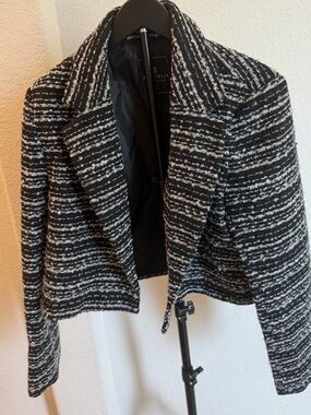 Bagatelle Collection Cropped Black & White Bouclé Blazer S/P